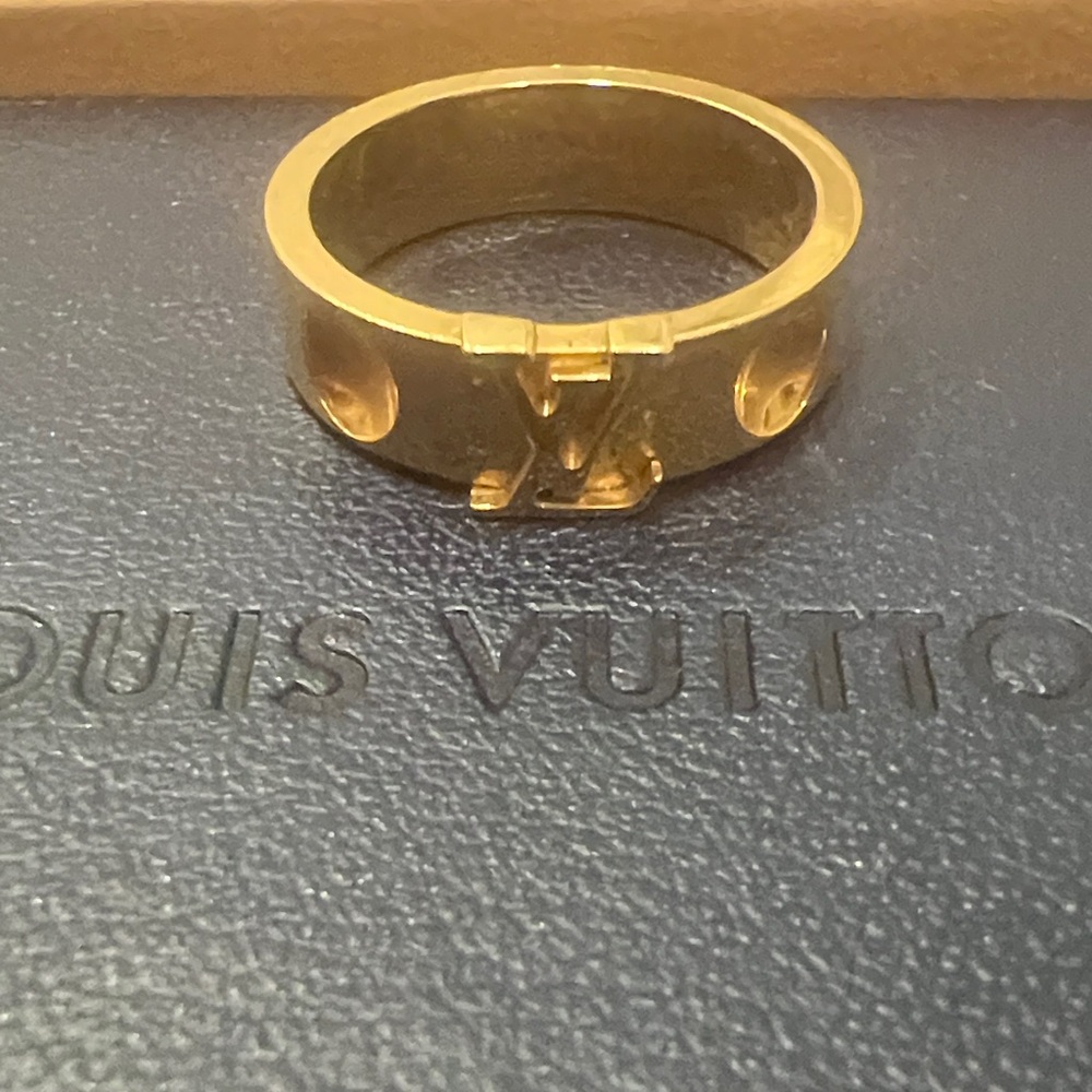 Louis Vuitton Empreinte Ring, 18 carat Yellow Gold Band